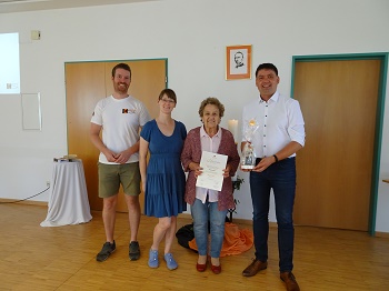 Foto von der Ehrung von Elfriede Friedel